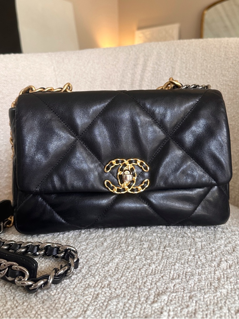 CHANEL 19 Medium Flap Black Goatskin | Excellent | Full Set | Authenticated